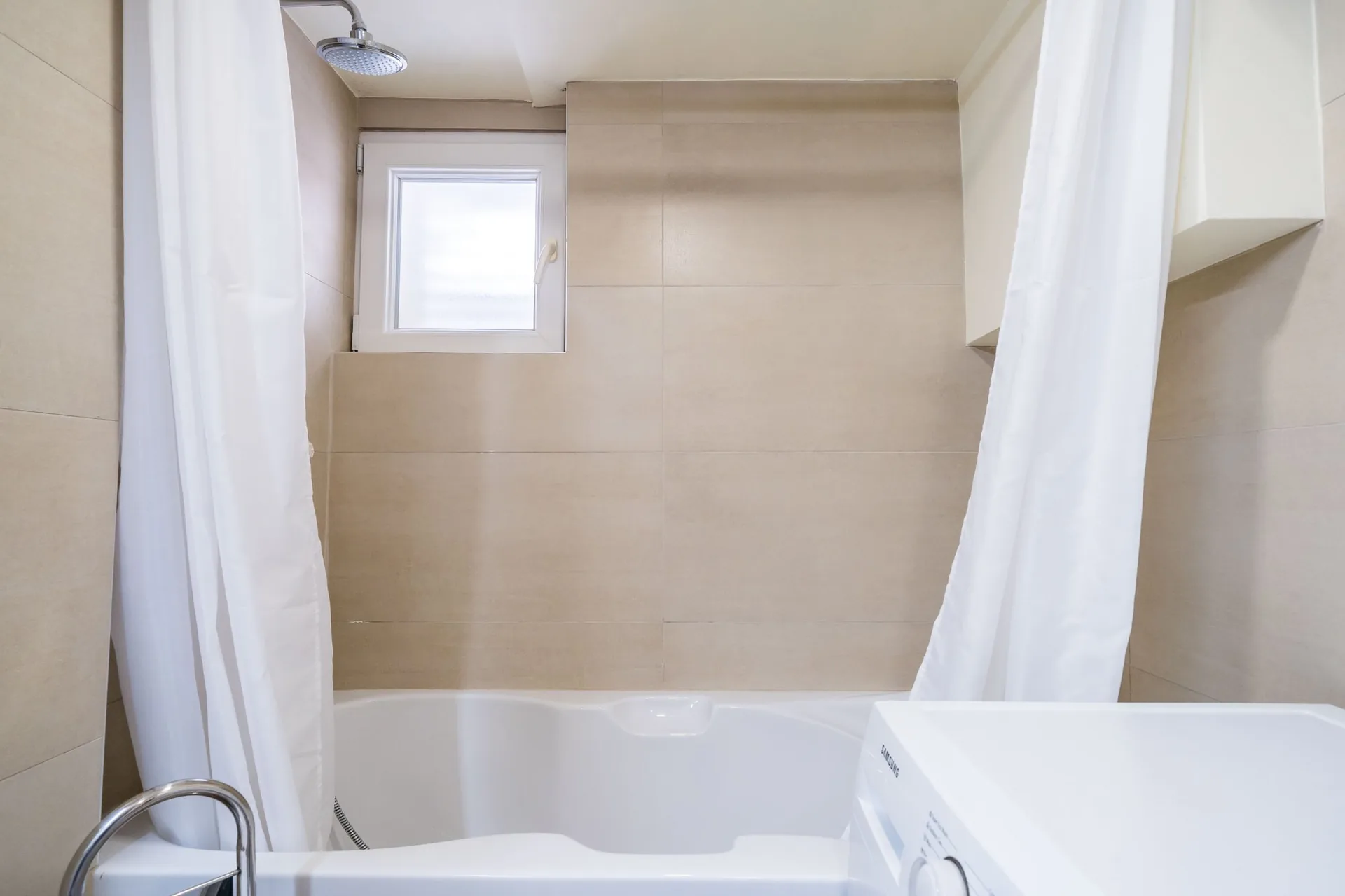 luciana residence bathroom bathtub detail
