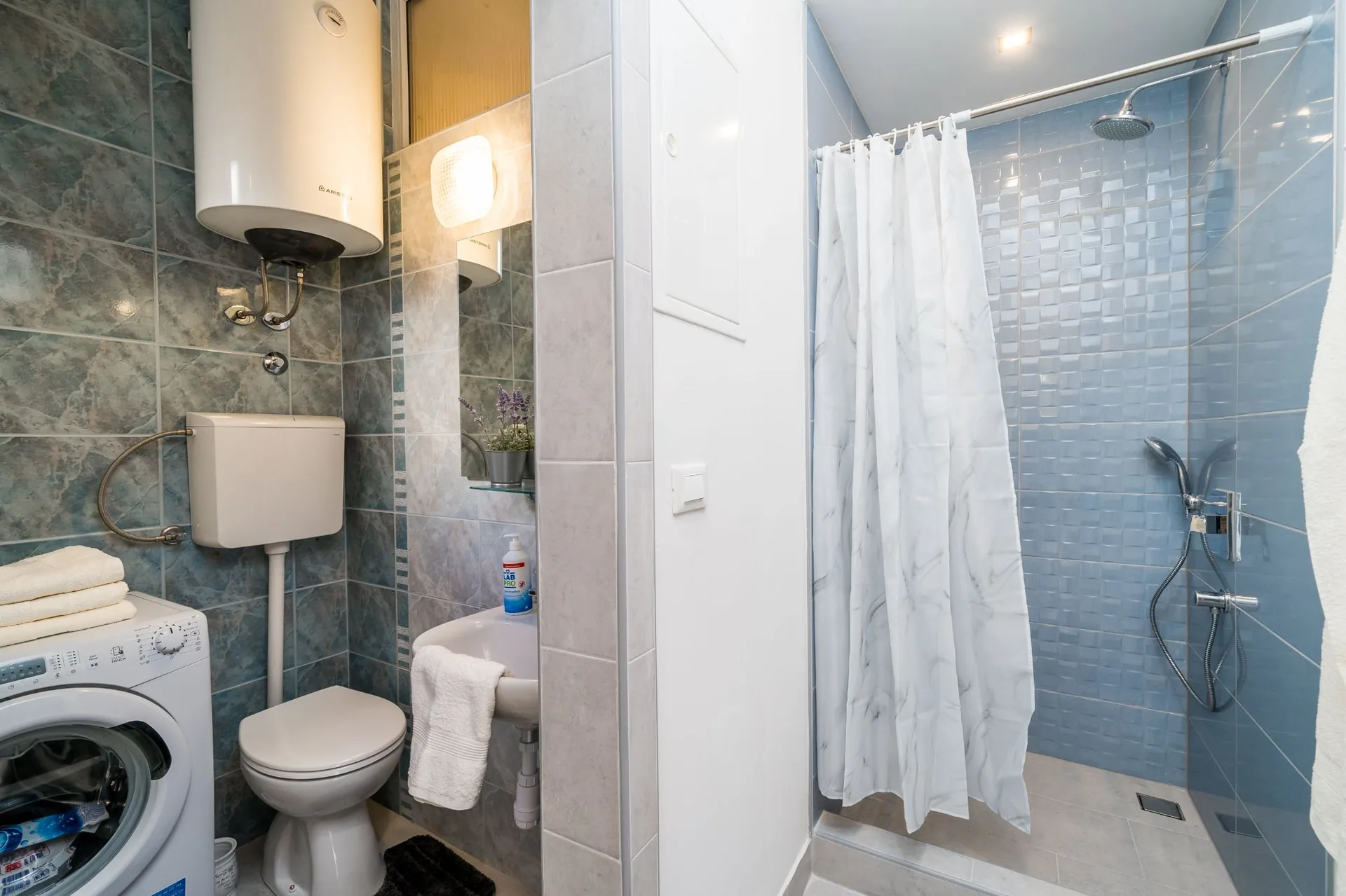 luciana residence bathroom shower